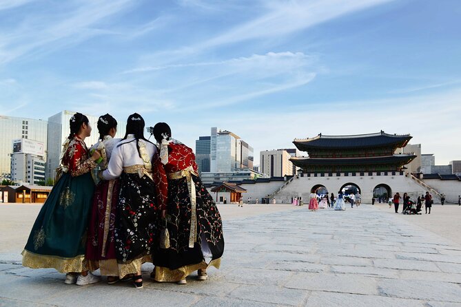 Seoul Night Tour with Han River Cruise and Gyeongbokgung Palace - Gyeongbokgung Palace and the Joseon royal court