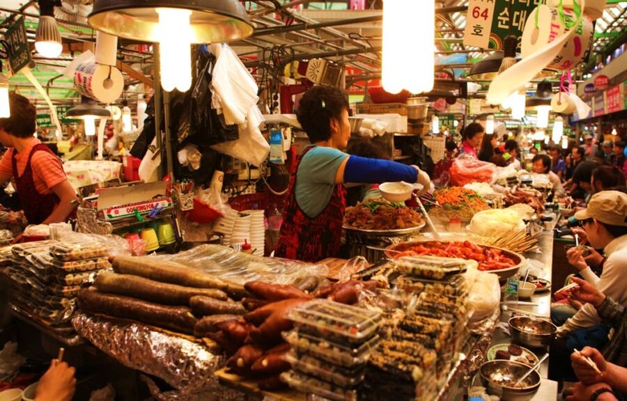 Seoul: Nighttime Tour of Palace, Market, Naksan Park & More - The Pace, Walking, and Weather Tradeoffs