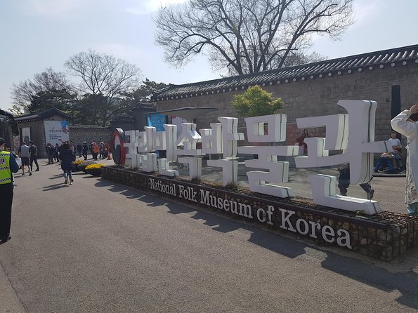 Seoul Palace Morning Tour - Guide quality and the pace of the group