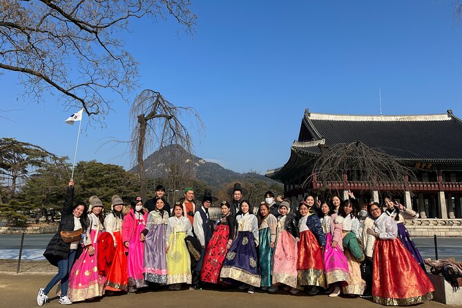 Seoul Private 4 Hour Tour with A Korean Buddy - Bukchon Hanok Village and the value of a local explanation