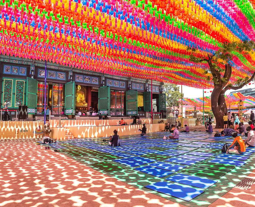 Seoul: Private Car Tour with Licensed Professional Guide - Eight hours for markets, palaces, and traditional streets