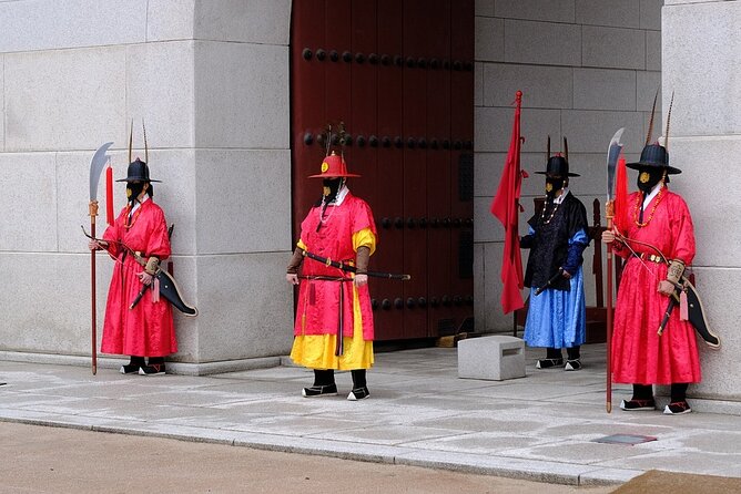 Seoul Private Tour: Palace, Bukchon, Insadong & Han River Cruise - Bukchon Hanok Village in 50 minutes
