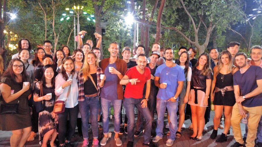 Seoul: Pub Crawl - The first 90 minutes: getting the group together