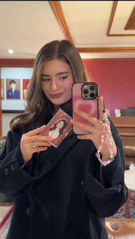 Seoul: Sihyunhada Photo, Personal Color, Makeup&Hair TOUR - Starting at Hapjeong Station Exit 7