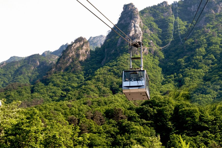 Seoul: Sokcho beach, market, hot spring and Seorak Cable Car - Should you book the Sokcho and Seorak Cable Car tour?