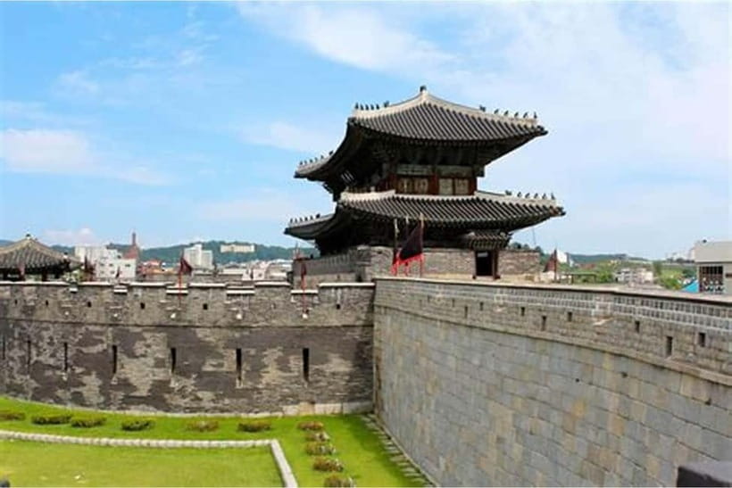 Seoul: Suwon Hwaseong, Folk Village, & Starfield Library - Who should book this tour?