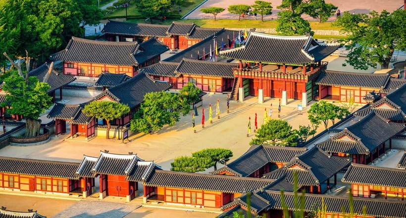 Seoul: Suwon Hwaseong Fortress & Korean Folk Village Tour - Walking through Suwon Hwaseong Fortress