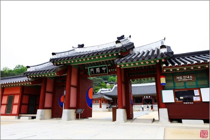 Seoul: Suwon Hwaseong & Waujeongsa & Starfield Heritage Tour - Quiet time at Waujeongsa Temple