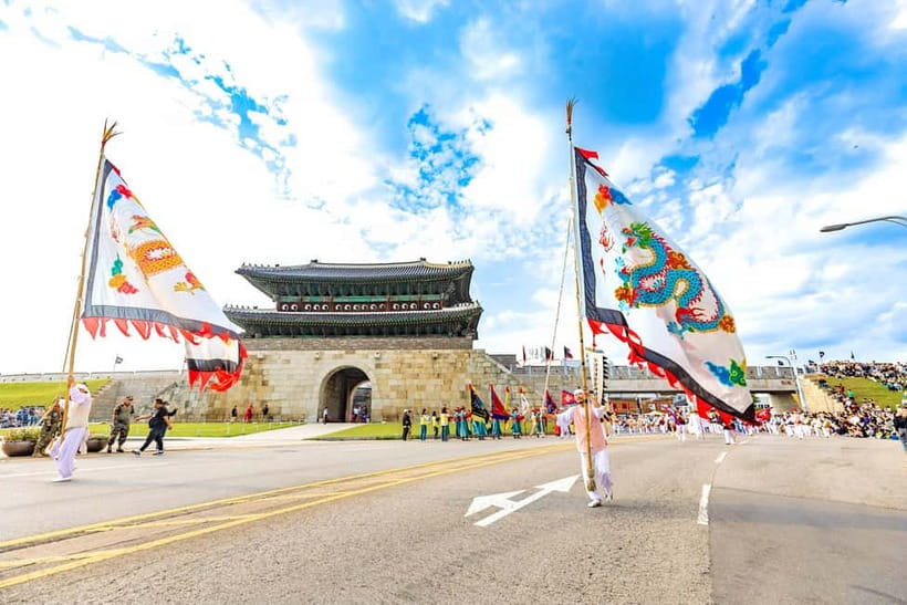 Seoul: The 62nd Suwon Hwaseong Cultural Festival Day Tour - What the guide adds to the day