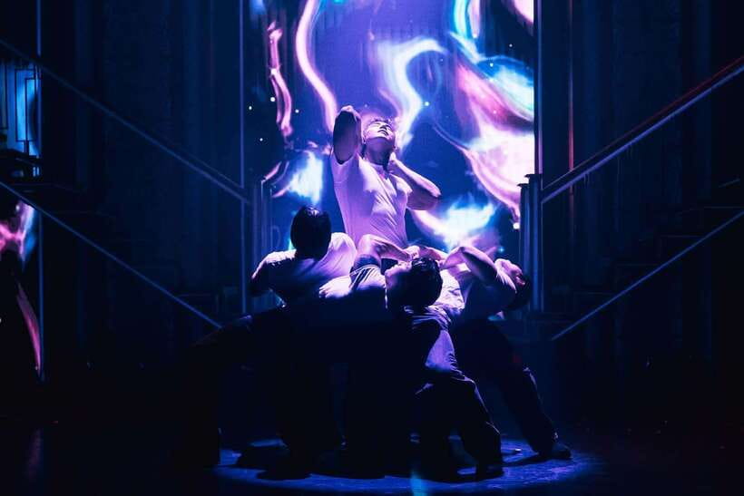 Seoul: TOUCH FIVE Performance Show Ticket - Audience interaction and the Touch Me sticker