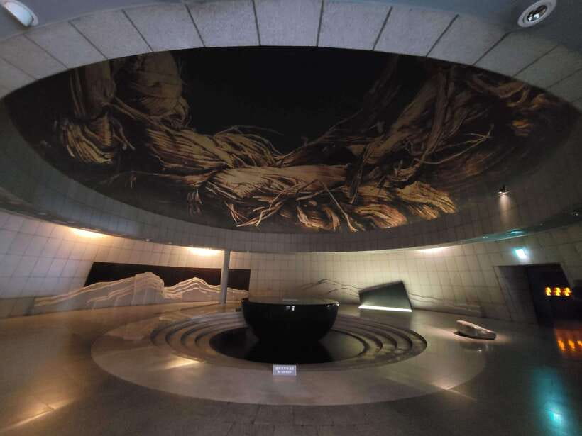 Seoul: War Memorial of Korea Private Guided Museum Tour - Photographs, documents, and stories beyond the displays