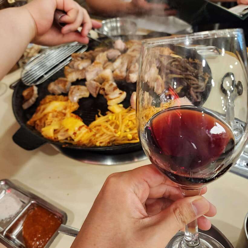 Seoul: Wine & Korean BBQ, Perfect Pairing Dinner in Sinchon - How the 150 minutes are likely to feel