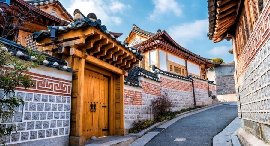 Seoul Your Way: Private Custom Experience with a Local Guide - History and daily life in the same walk