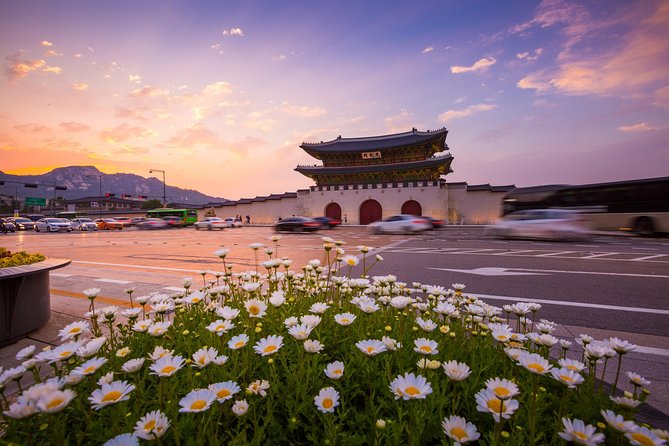 Signature Seoul : Netflix Sites, Street Food & N Seoul Tower - Lunch and the pace of a group day