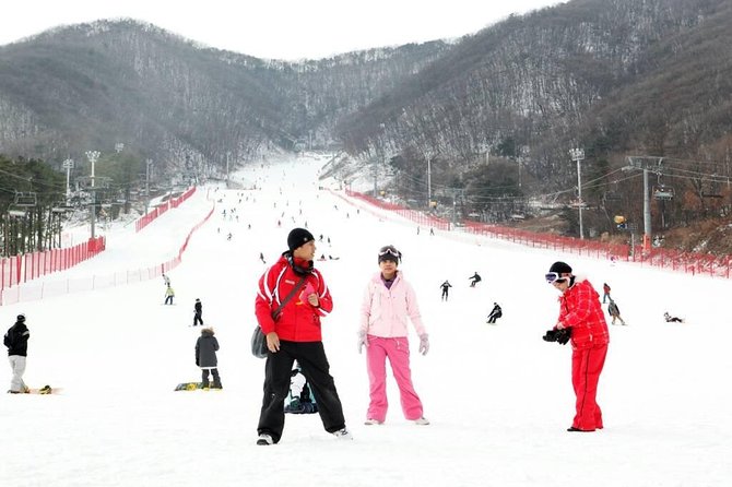 Ski Tour to Jisan Ski Resort from Seoul - A practical snow day within an hour of Seoul