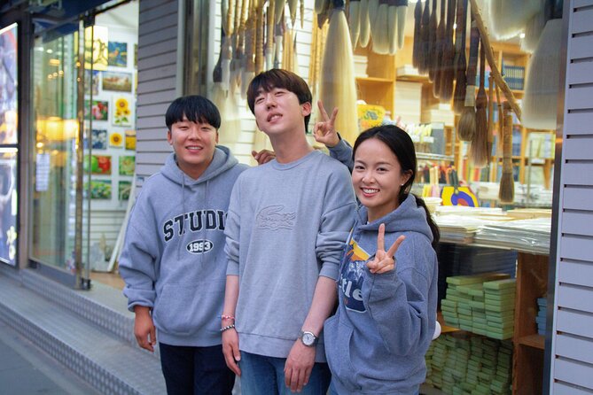 Small Group (7pax) Seoul Tour with Pickup/Dropoff (No Shopping) - Gwanghwamun Square sets the scene