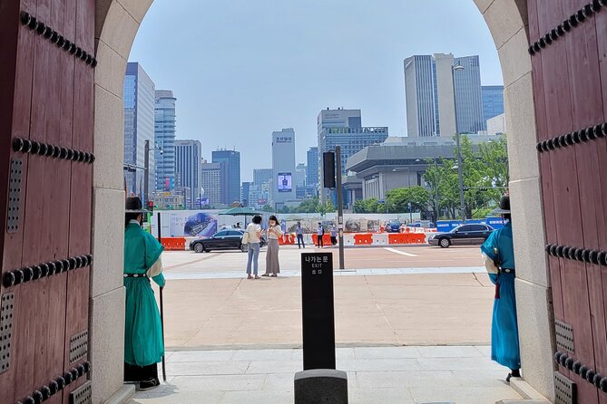(Small Group) Palace & Seoul Old Town Highlights - Understanding Seoul at Gwanghwamun Square