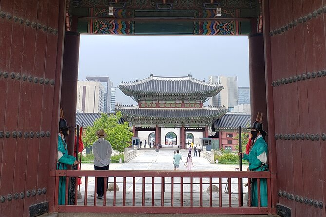 (Small Group) Palace & Seoul Old Town Highlights - Seeing everyday Seoul in Bukchon Hanok Village