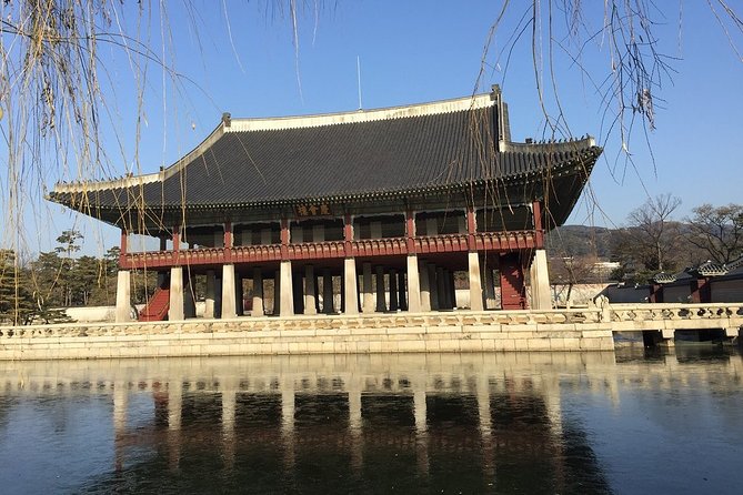Small-Group Royal Palace and Seoul City Tour (hotel pick-up) - The Blue House and a modern political landmark