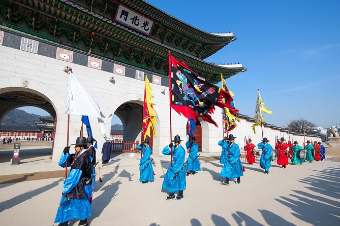 Small Group Seoul Highlight Tour opt. Hanbok & Tea Ceremony - Hanbok rental before Gyeongbokgung Palace