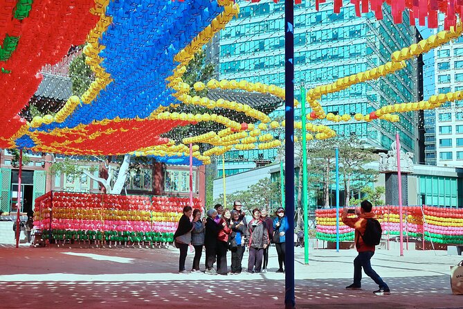 Small-Group Seoul Tour with Gyeongbokgung Palace (hotel pick-up) - Gwanghwamun Gate and the guard-changing ceremony