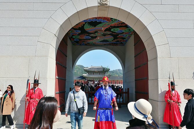 Small-Group Seoul Tour with Gyeongbokgung Palace (hotel pick-up) - Gyeongbokgung Palace: royal scale and a lot of walking