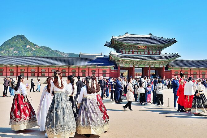 Small-Group Seoul Tour with Gyeongbokgung Palace (hotel pick-up) - Guides are the strongest part of the morning