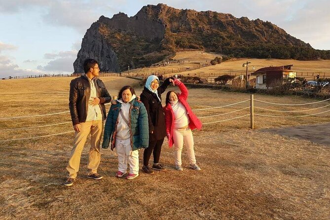 South and West Jeju Island Private Tour with Lunch in jeju island - Sanbangsan and Yongmeori Coast: Jeju’s best geological pairing
