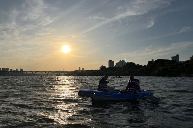 Stand Up Paddle Board (SUP) and Kayak Activities in Han River - The skyline views toward Lotte World Tower
