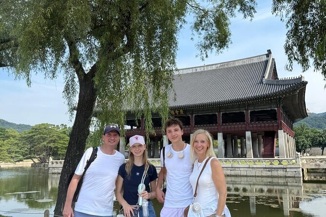 Time Travel in Seoul: Gyeongbokgung Palace, Folk Museum & Bukchon - The hanok café and rooftop pause