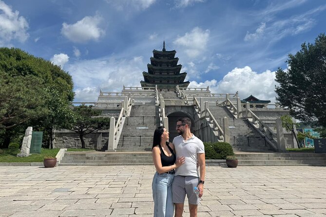 Time Travel in Seoul: Gyeongbokgung Palace, Folk Museum & Bukchon - Mina’s guiding style
