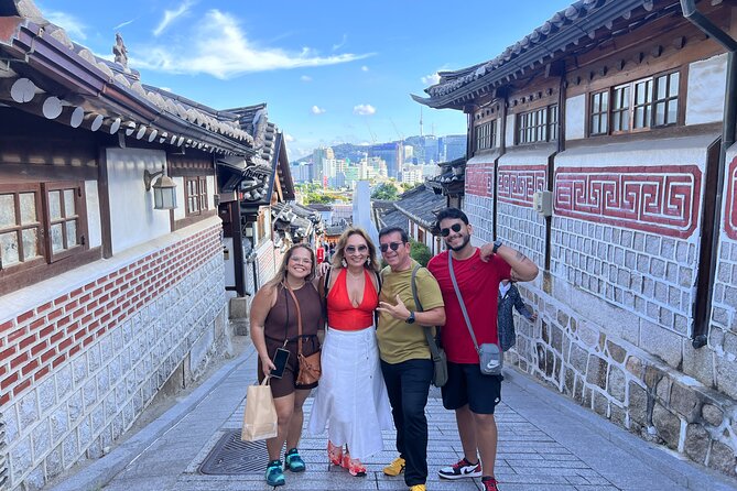 Time Travel in Seoul: Gyeongbokgung Palace, Folk Museum & Bukchon - Walking conditions and pace