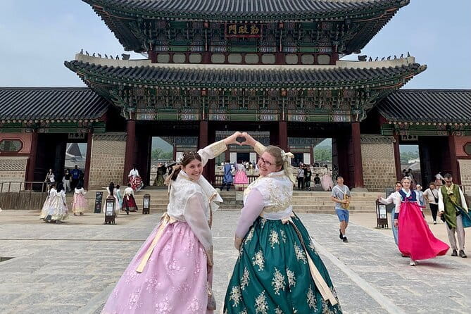 Tour Seoul’s oldest district with a storyteller from Bukchon - Yangban homes at the Traditional Culture Center