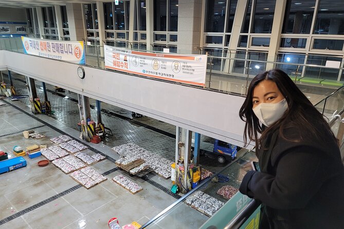 Visit Busan night market and enjoy the night view of Busan harbor - Getting home after a late evening